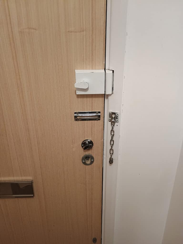 Lock in canary wharf